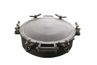 Inspektion des geraden Schachtdeckels